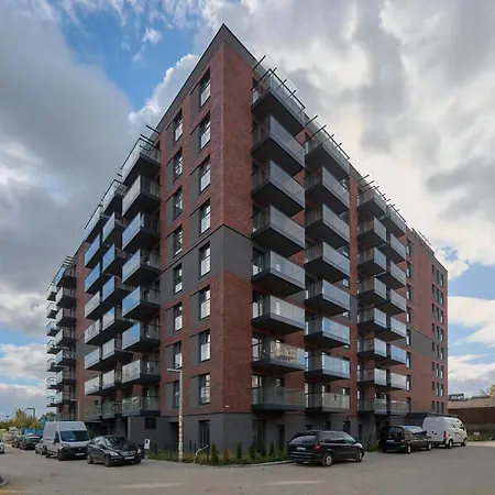 Moonlight With Parking, 2 Km To Old Town By Renters Appartement