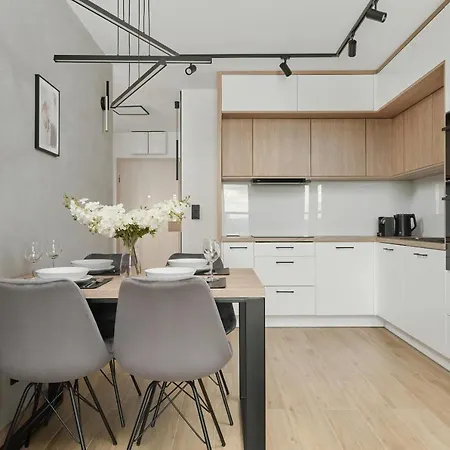 Moonlight With Parking, 2 Km To Old Town By Renters شقة *