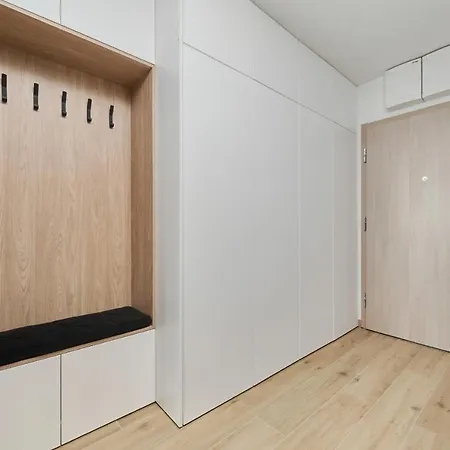 Moonlight With Parking, 2 Km To Old Town By Renters شقة
